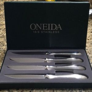 Oneida Set of 4 Steak Knives